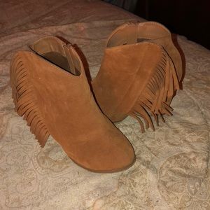 Brown velvet boots with tassels on the sides!
